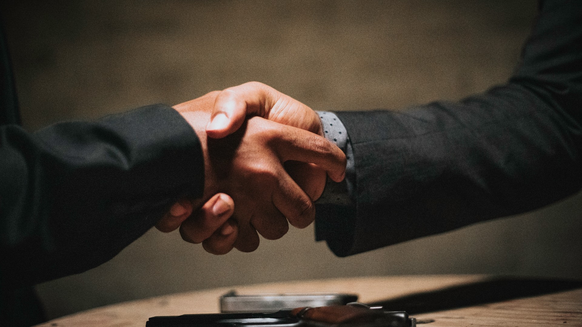 HandshakeByRockStaarFromUnsplash